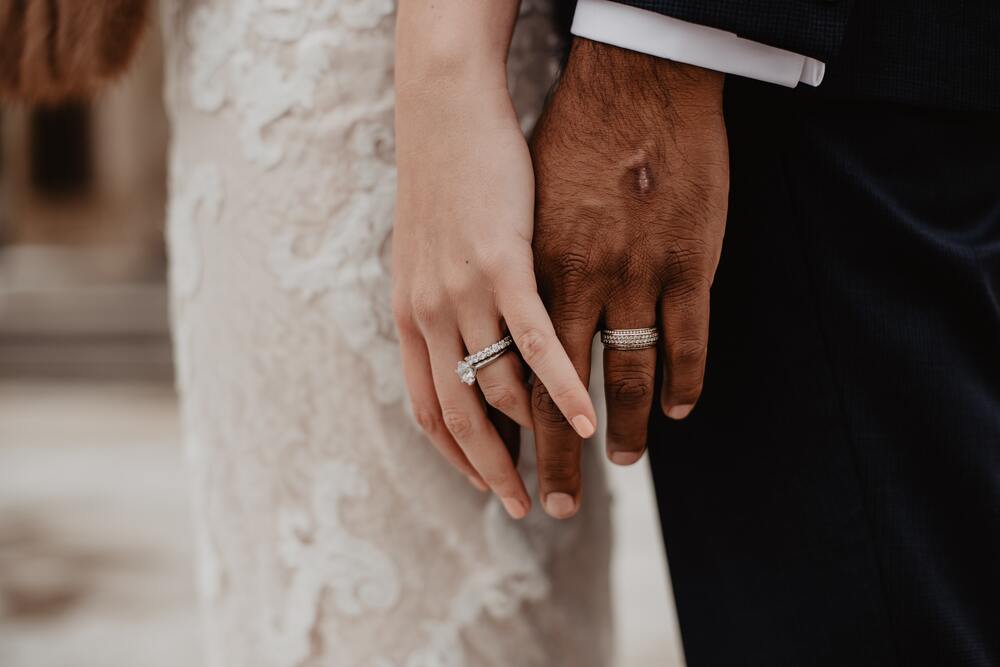 wedding-ring-finger-in-china