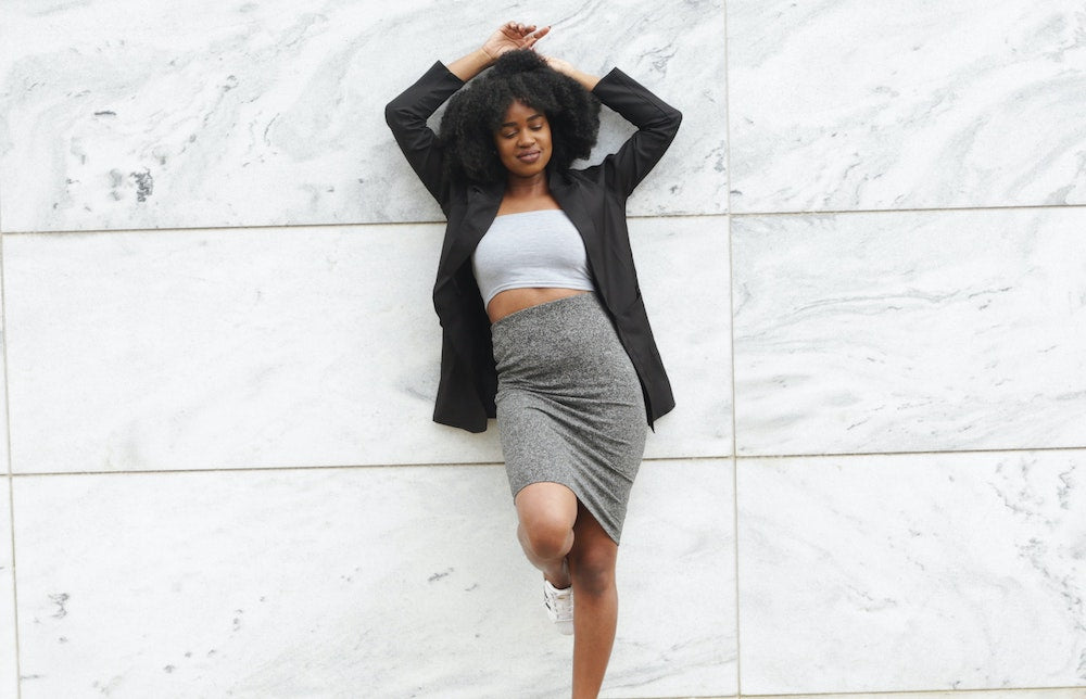 gray skirt outfit ideas