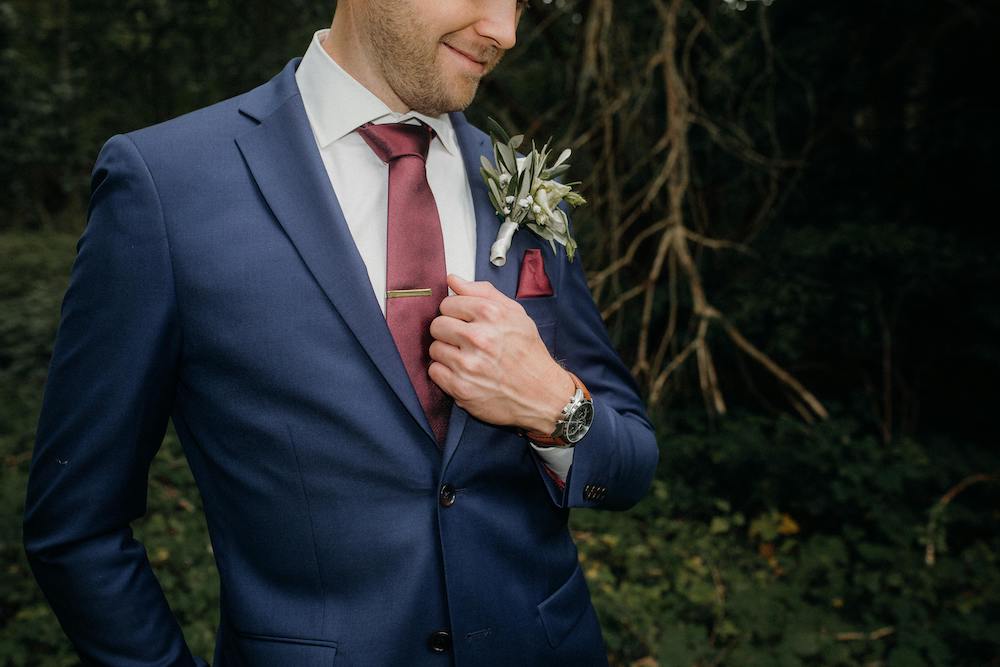 what tie color navy suit