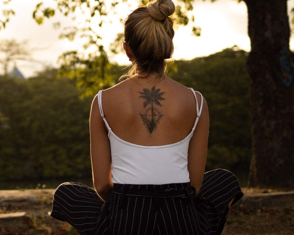 Entdecken Sie die 15 besten Outfits für ein Rückentattoo Panaprium