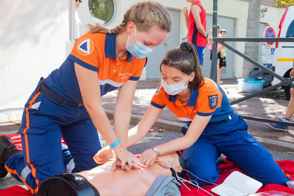 what to wear to a cpr class