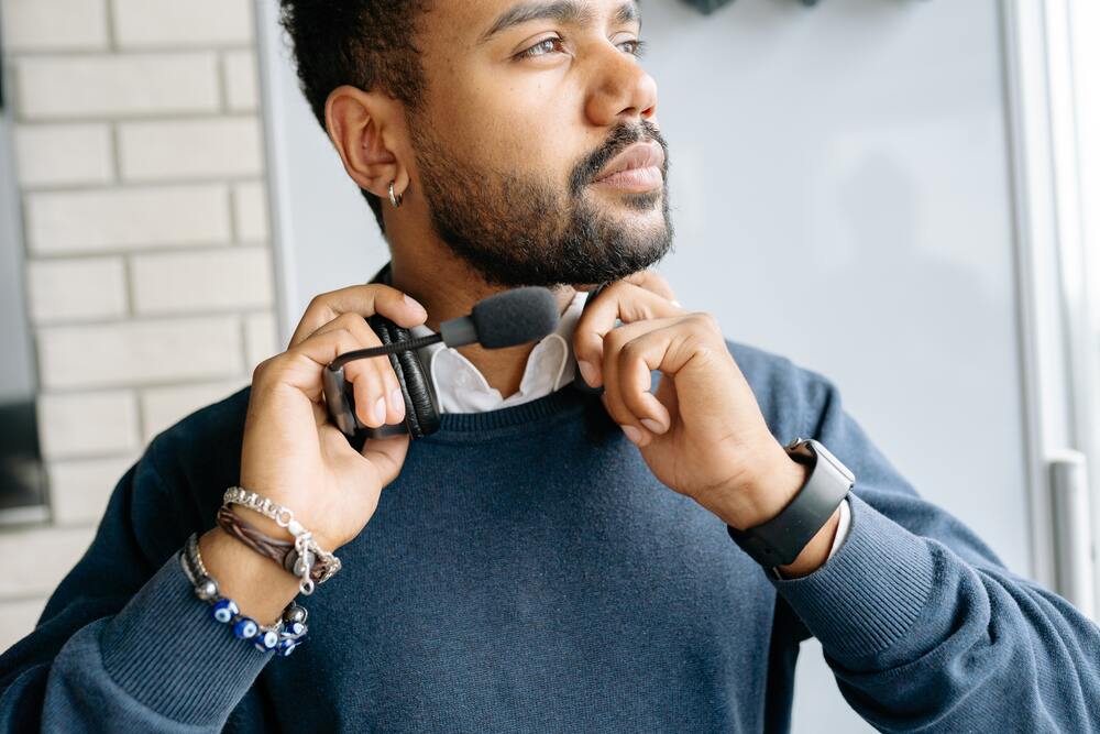 Trendy Ways to Wear Gold Bracelets – Men's Style 101 | Hudson Valley Style  Magazine