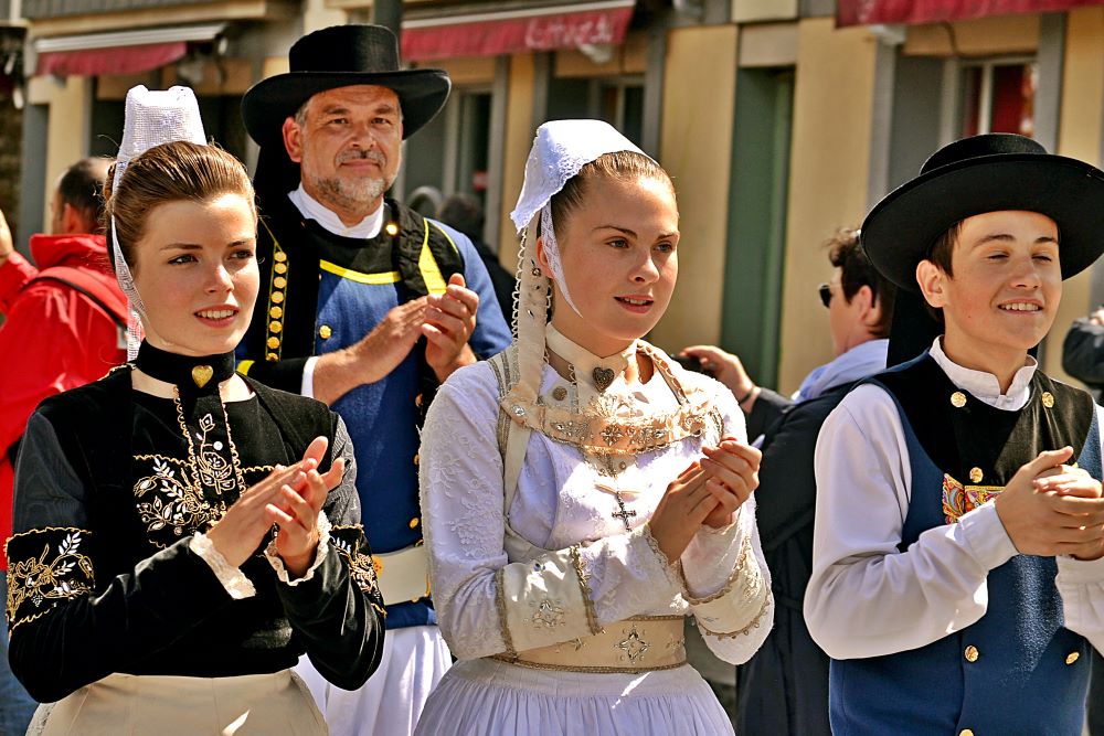 Unveiling the Charm of French Traditional Clothing l Panaprium