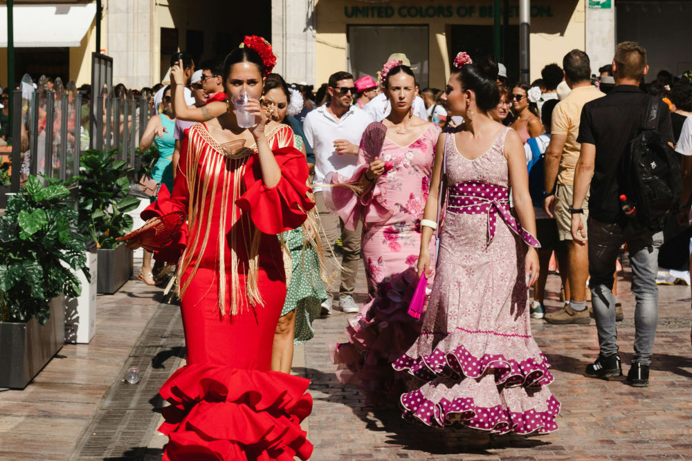 The Ultimate Guide To The Beauty Of Spanish Traditional Clothing ...
