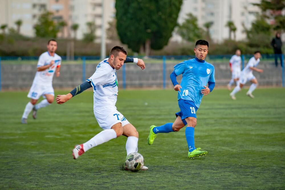 what-do-soccer-players-wear-10-important-items-panaprium