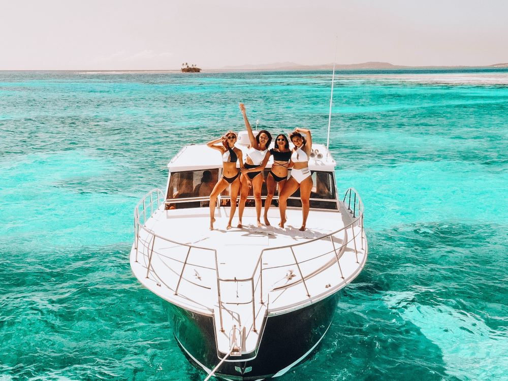 How to Dazzle at a Yacht Party: 15+ Best Glam Festive Outfits Panaprium How to Dazzle at a Yacht Party: 15+ Best Glam Festive Outfits Panaprium