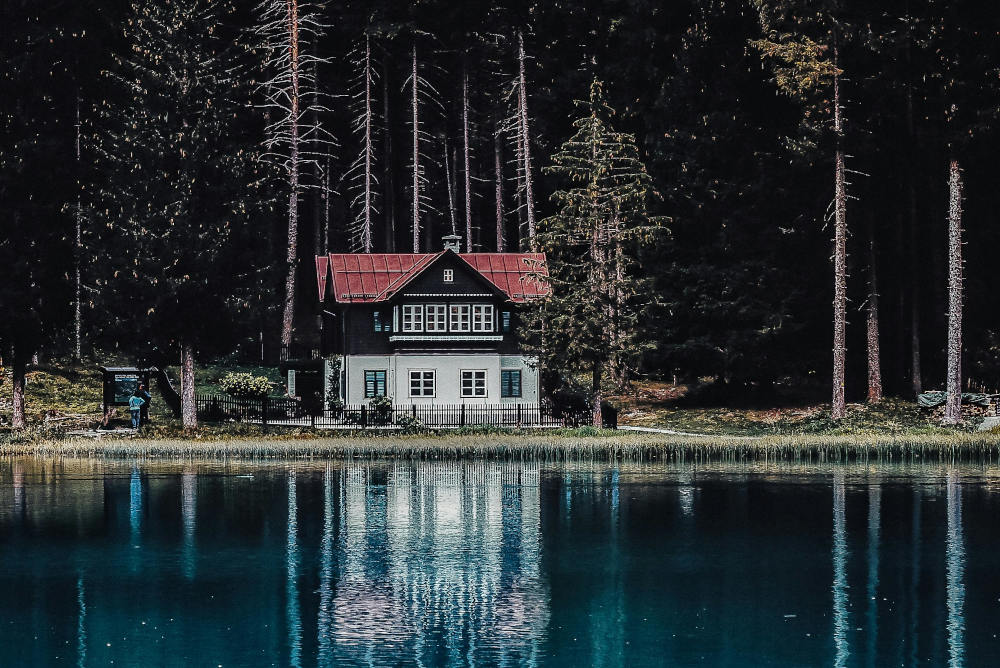 how to live off grid