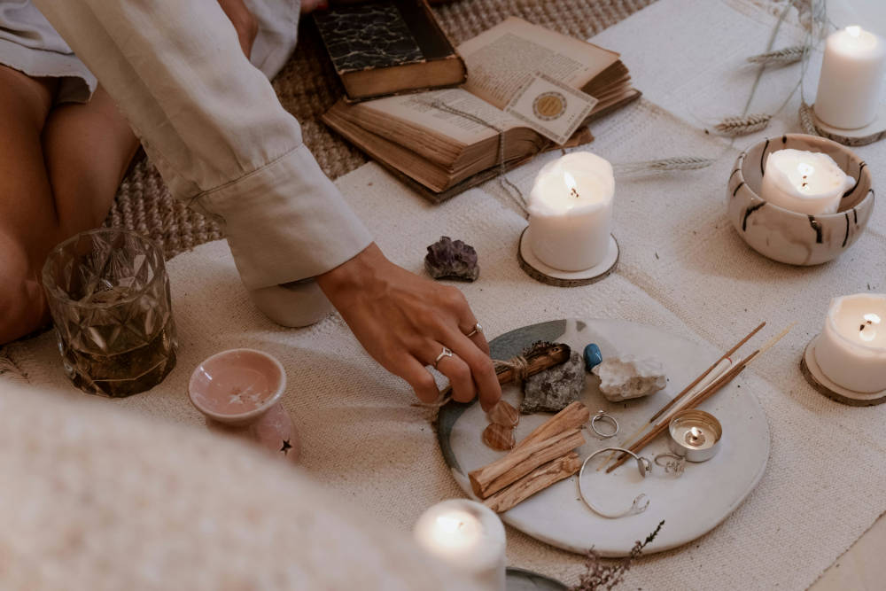 Comcentrate Ritual Combining Crystals, Herbs, and Talismans for Ritual Power – Panaprium