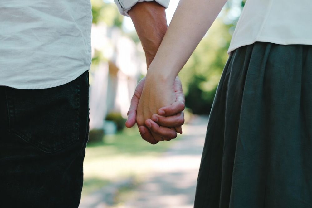 guy strokes thumb while holding hands meaning