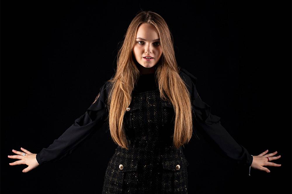 How to dress Broad Shoulders