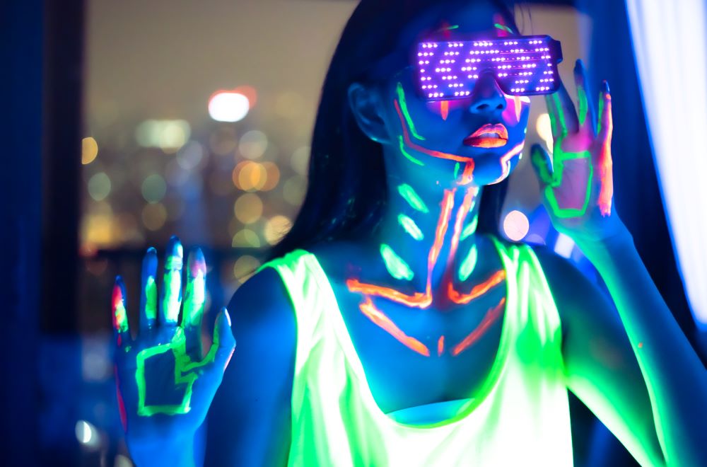 Black Light Party Outfit Ideas  Glow party outfit, Blacklight