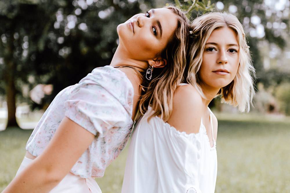 minimalist fashion blogs women