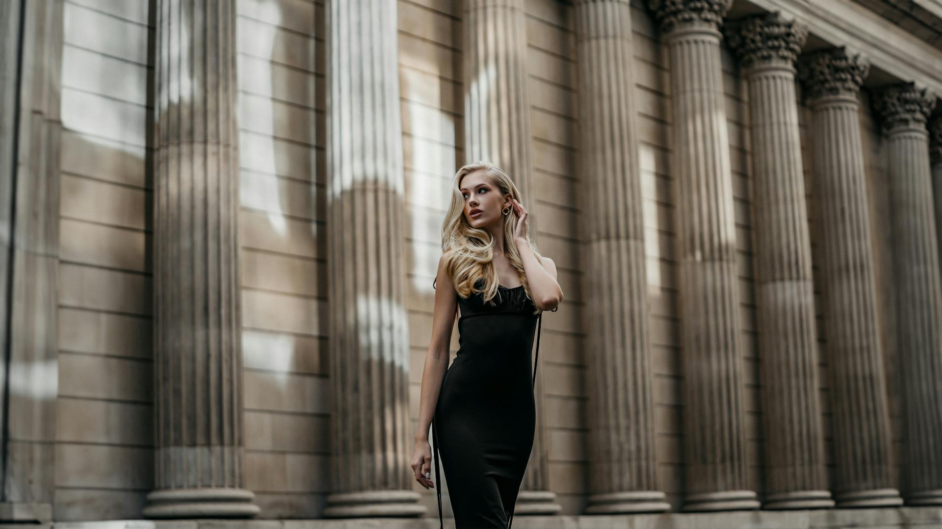 Hourglass body shape dresses