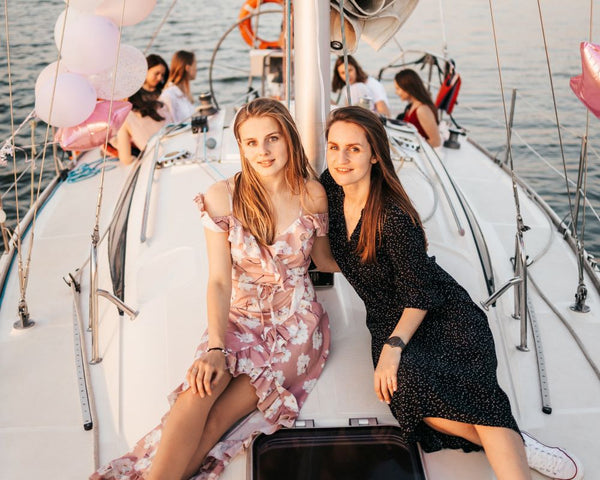 how to dress for a boat party Stylish & Luxurious Boat Outfits