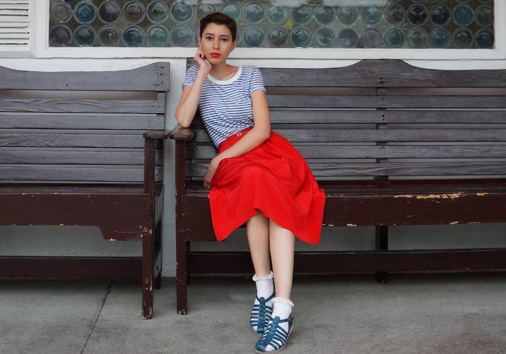 red skirt women outfit ideas