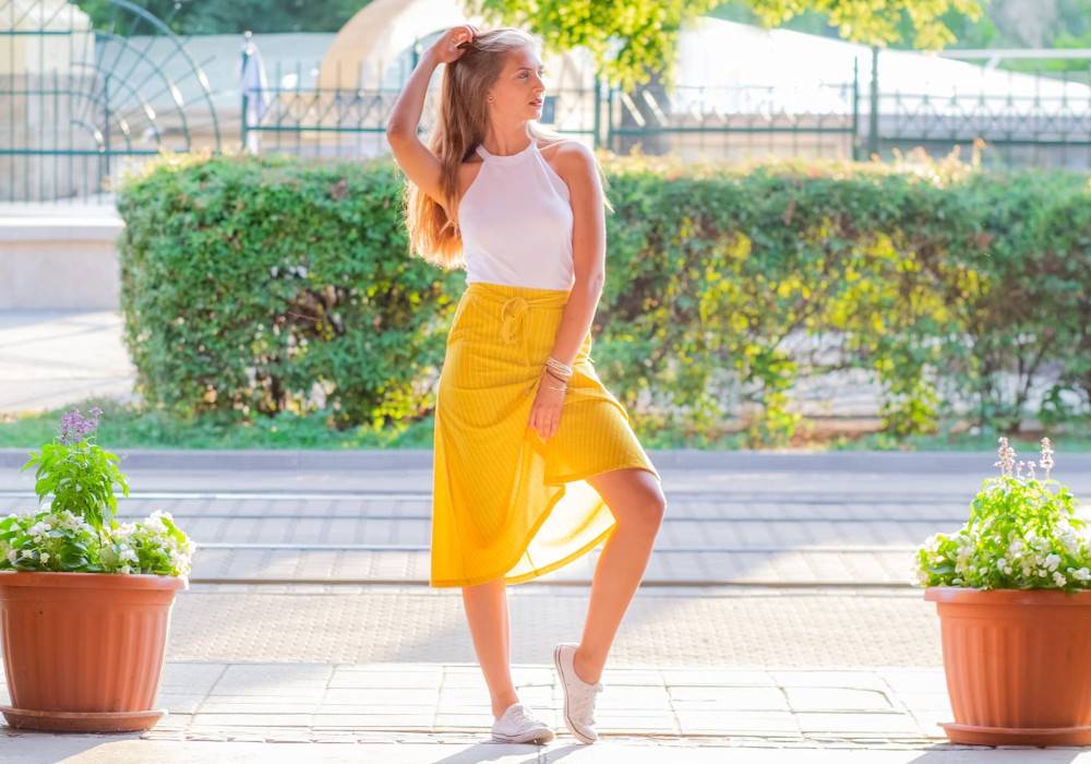 What To Wear With Yellow Skirts