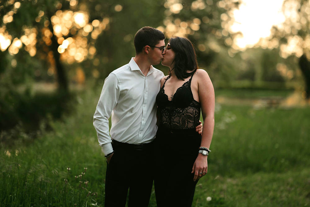 couple say i love you