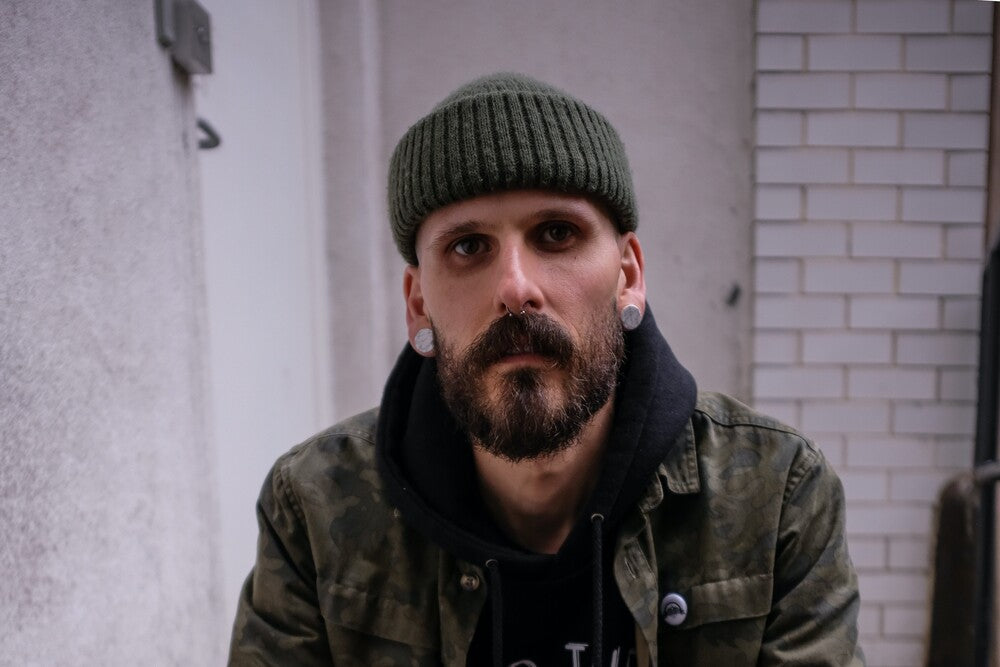 why guys shouldn't wear earrings